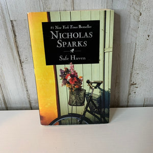 Safe Haven Paperback Novel by Nicholas Sparks 343 Pages #1 NYT Bestseller