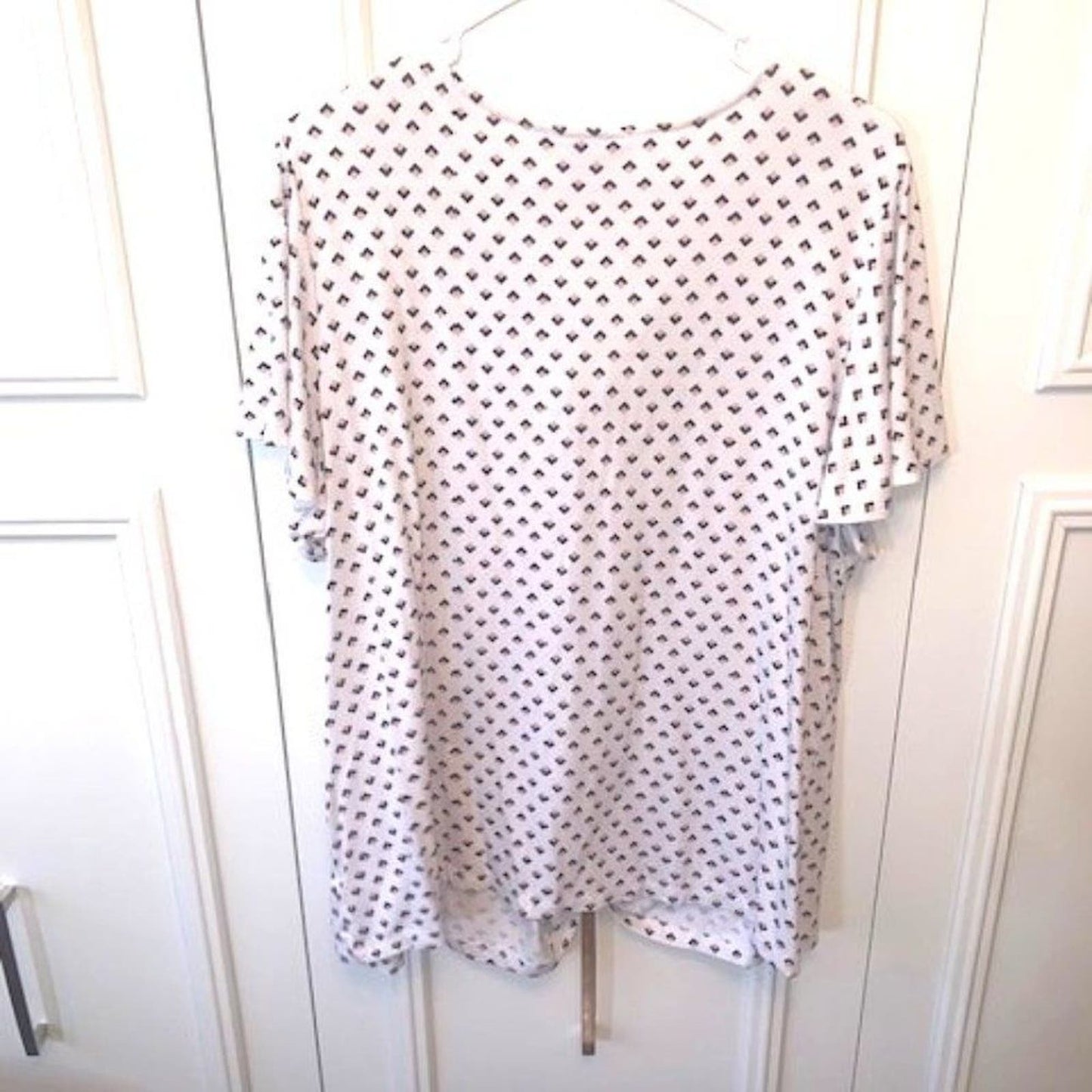 Liz Claiborne V-neck white short sleeve top 1X