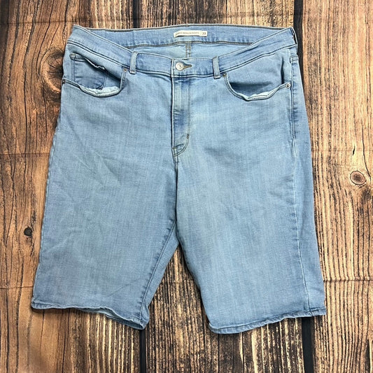 Levi's Women's Bermuda Denim Shorts Size 33 Light Wash Mid Rise Blue