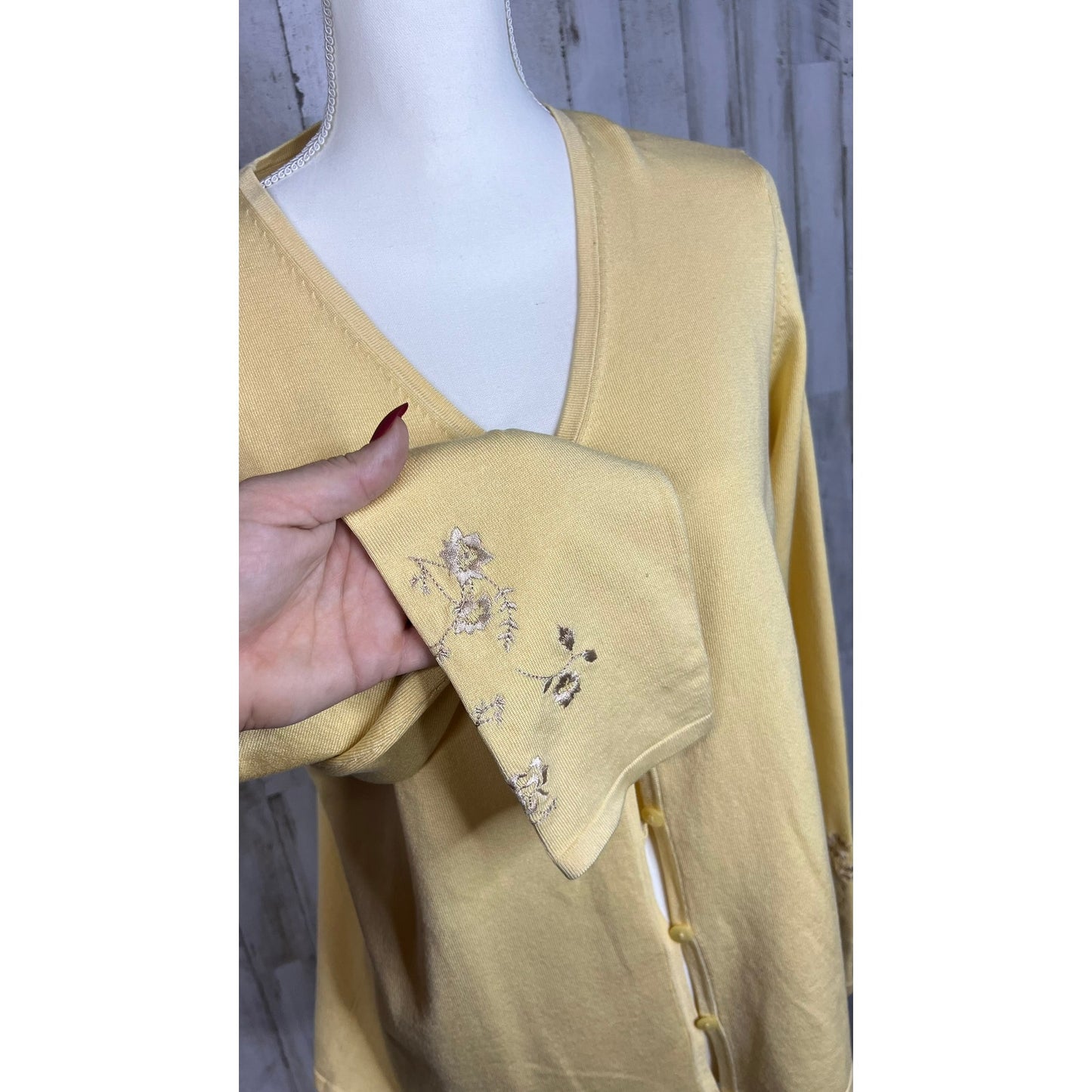 Pendleton Women's Small Yellow Embroidered Cardigan Sweater Long Sleeve V-Neck