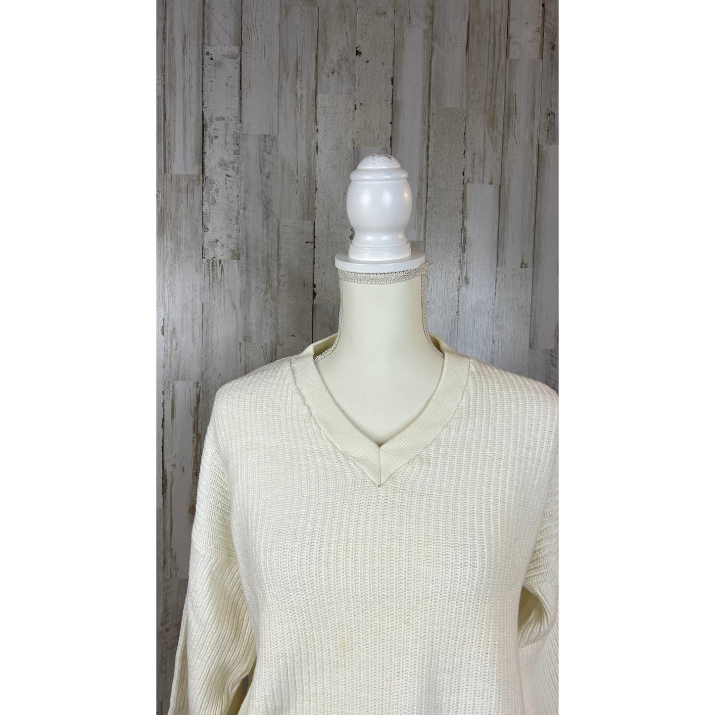 Vintage Aspetcuk Trading Co. Women's XL White V-Neck Knit Pullover Sweater