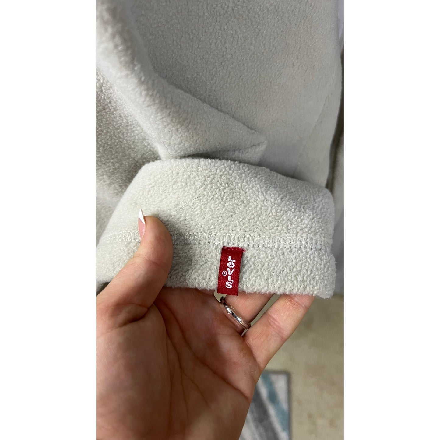 Levi's Men's Large Red Tab Beige Pullover Long Sleeve Cozy Crewneck Sweatshirt