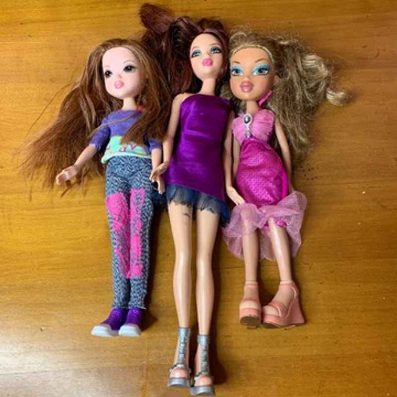 Lot of 3 Moxie Girlz Fashion Dolls w/ Outfits & Shoes