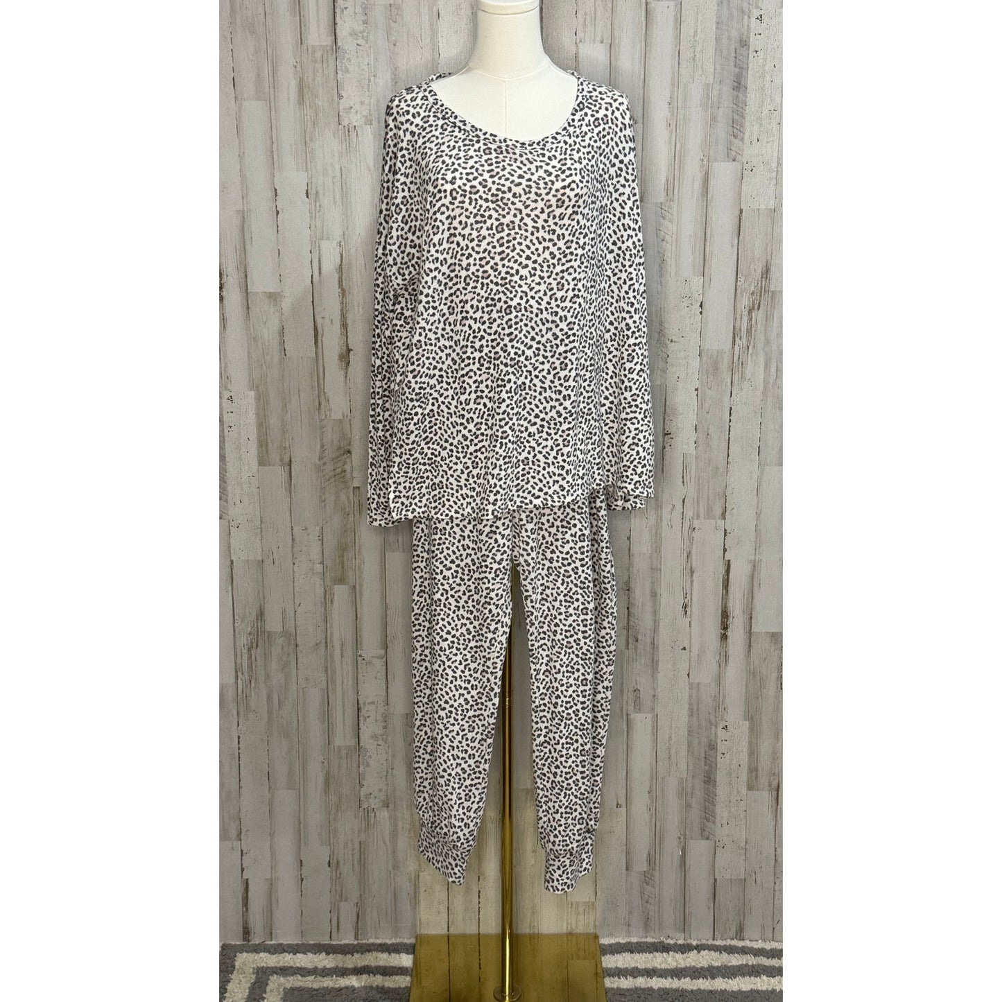Victoria's Secret Women's XL Leopard Print Pajama Set Long Sleeve