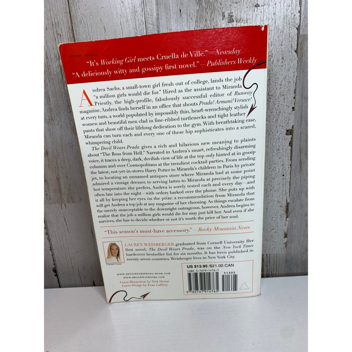 The Devil Wears Prada Novel Paperback Book by Lauren Weisberger 360 Pages