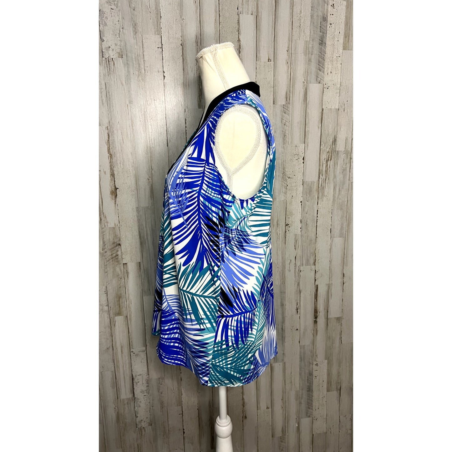 Calvin Klein Women's Medium Blue Palm Print Sleeveless V-Neck Sleeveless Blouse