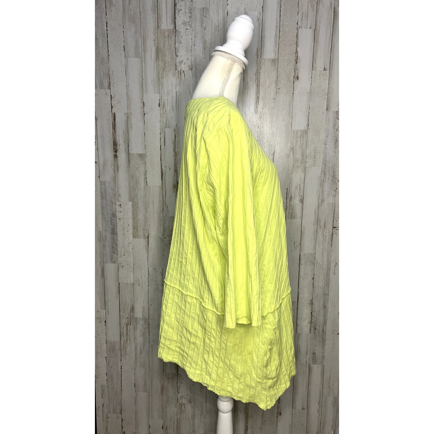 Lulu B Women's Size 1X Lime Green 3/4 Sleeve Tunic Blouse