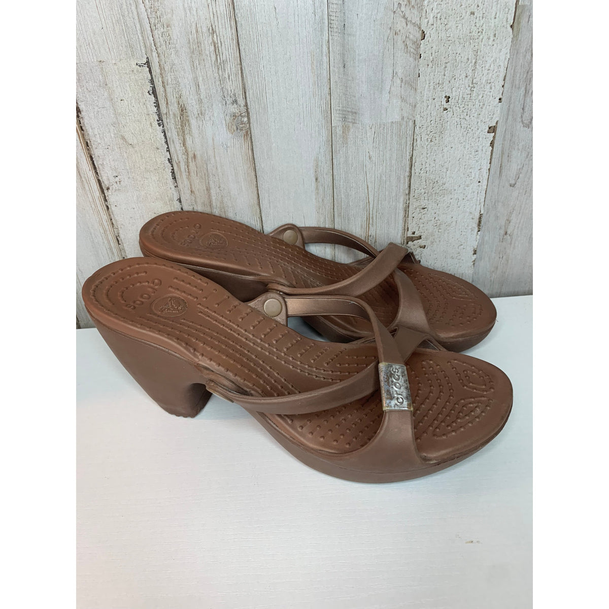 Crocs Cyprus Wedge Sandals Womens Size 8 Brown Slip On Crisscross Strap
