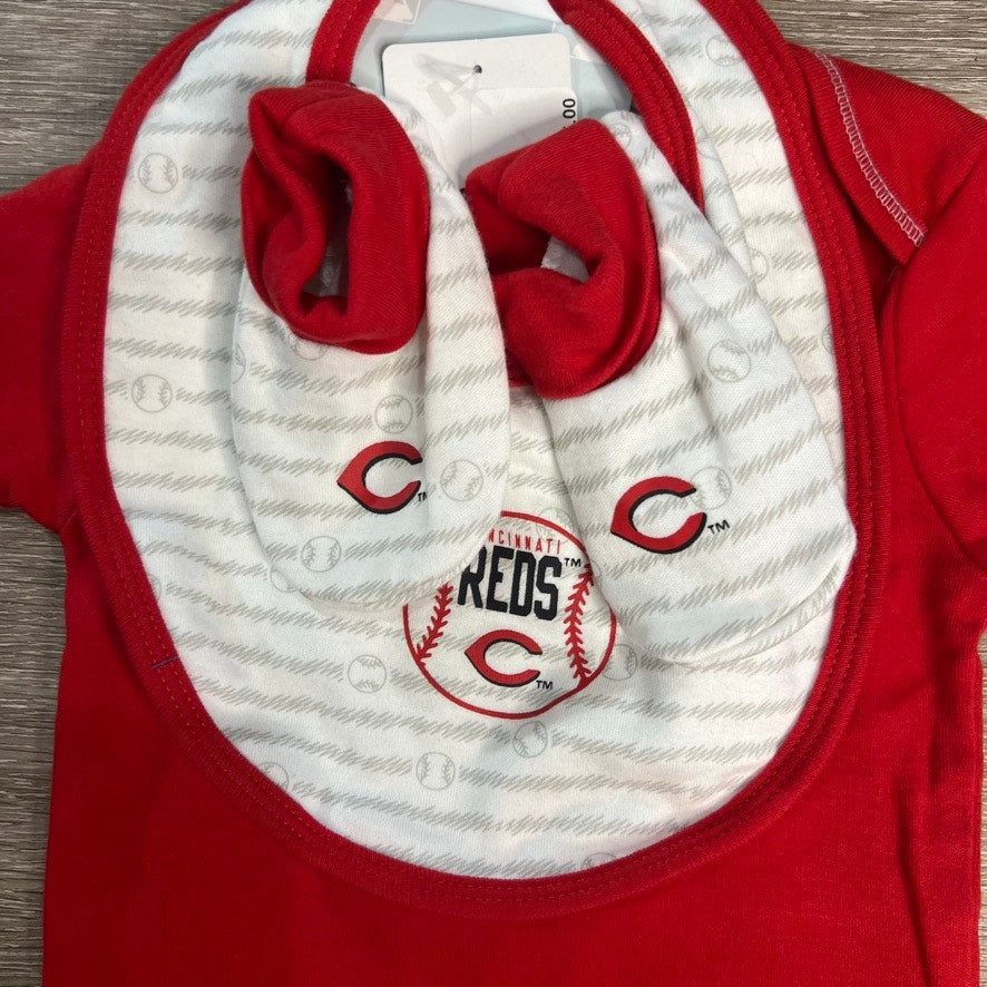 NWT Cincinnati Reds Infant Layette Set Bodysuit Bib Booties Unisex Red 6-9 Month