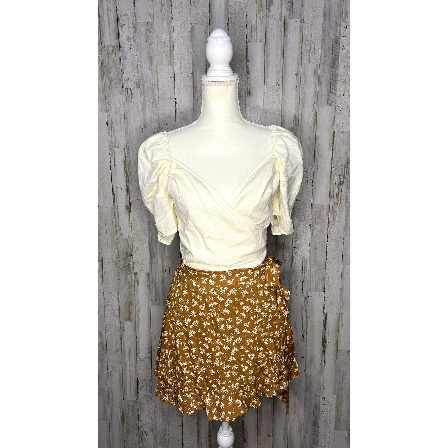 Vestique Women's Yellow Floral Ruffle Wrap Skort Size Small Summer Casual