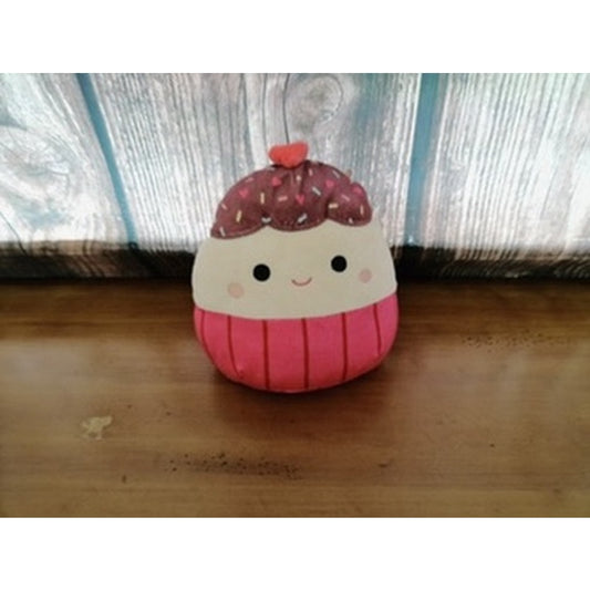 Squishmallows Elpha Strawberry Cupcake Plush Pink Valentine's Day 8"