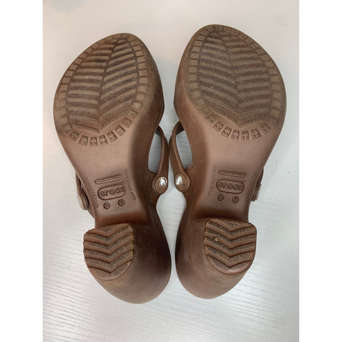 Crocs Cyprus Wedge Sandals Womens Size 8 Brown Slip On Crisscross Strap