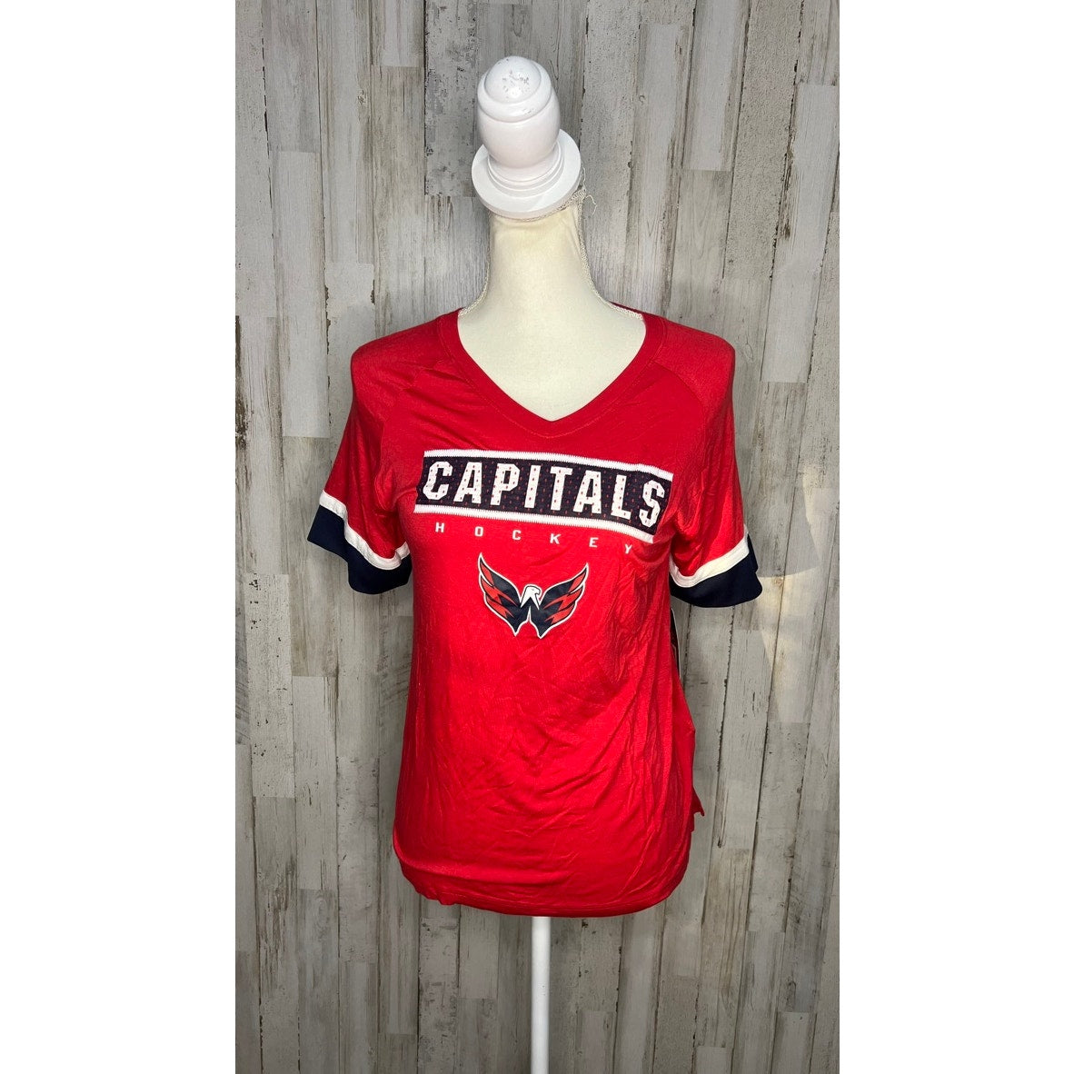 NWT NHL Washington Capitals Youth Girl's Red V-Neck T-Shirt Size XL