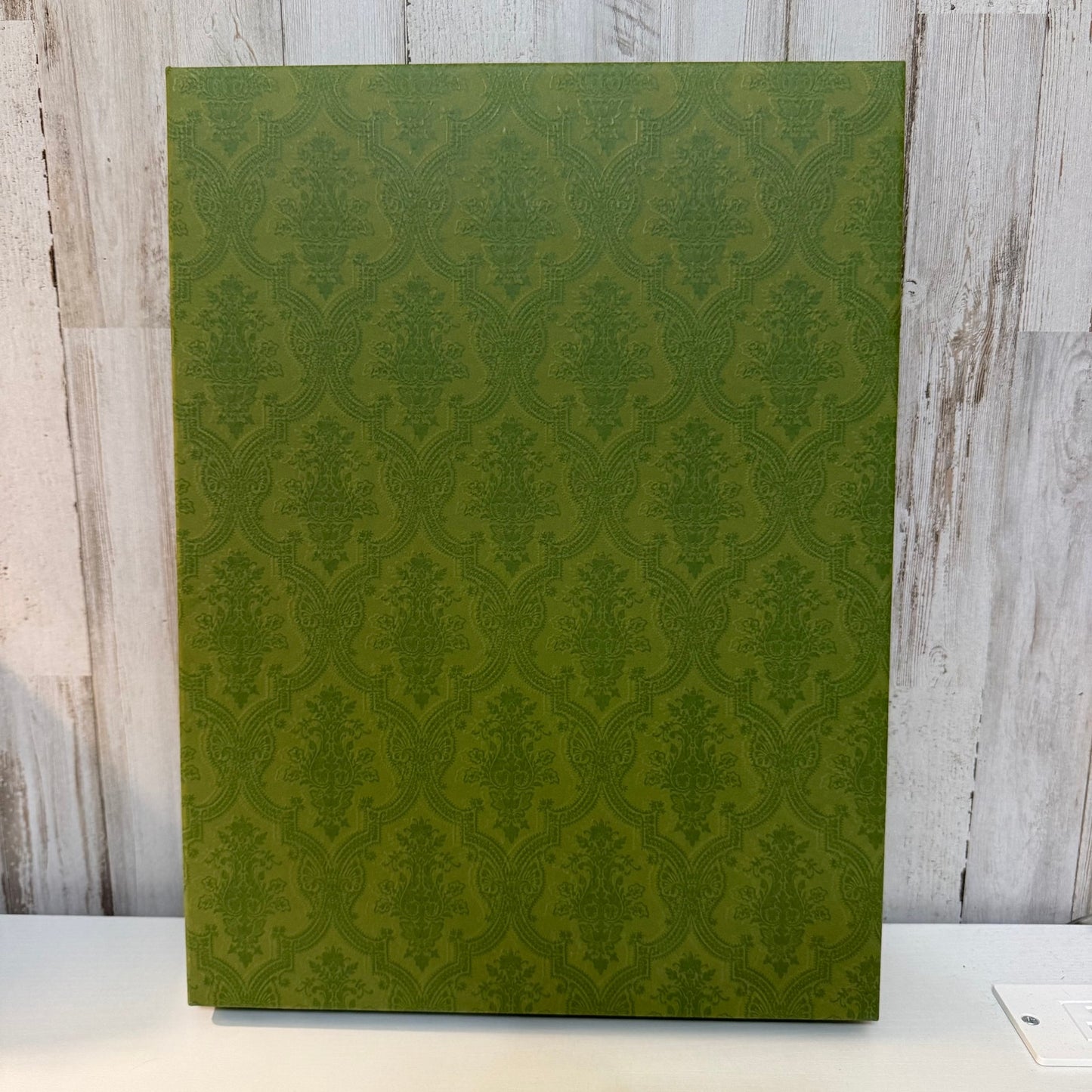 Gucci Gift Box Storage Box Green Embossed 16 x 12 x 2 Authentic Packaging