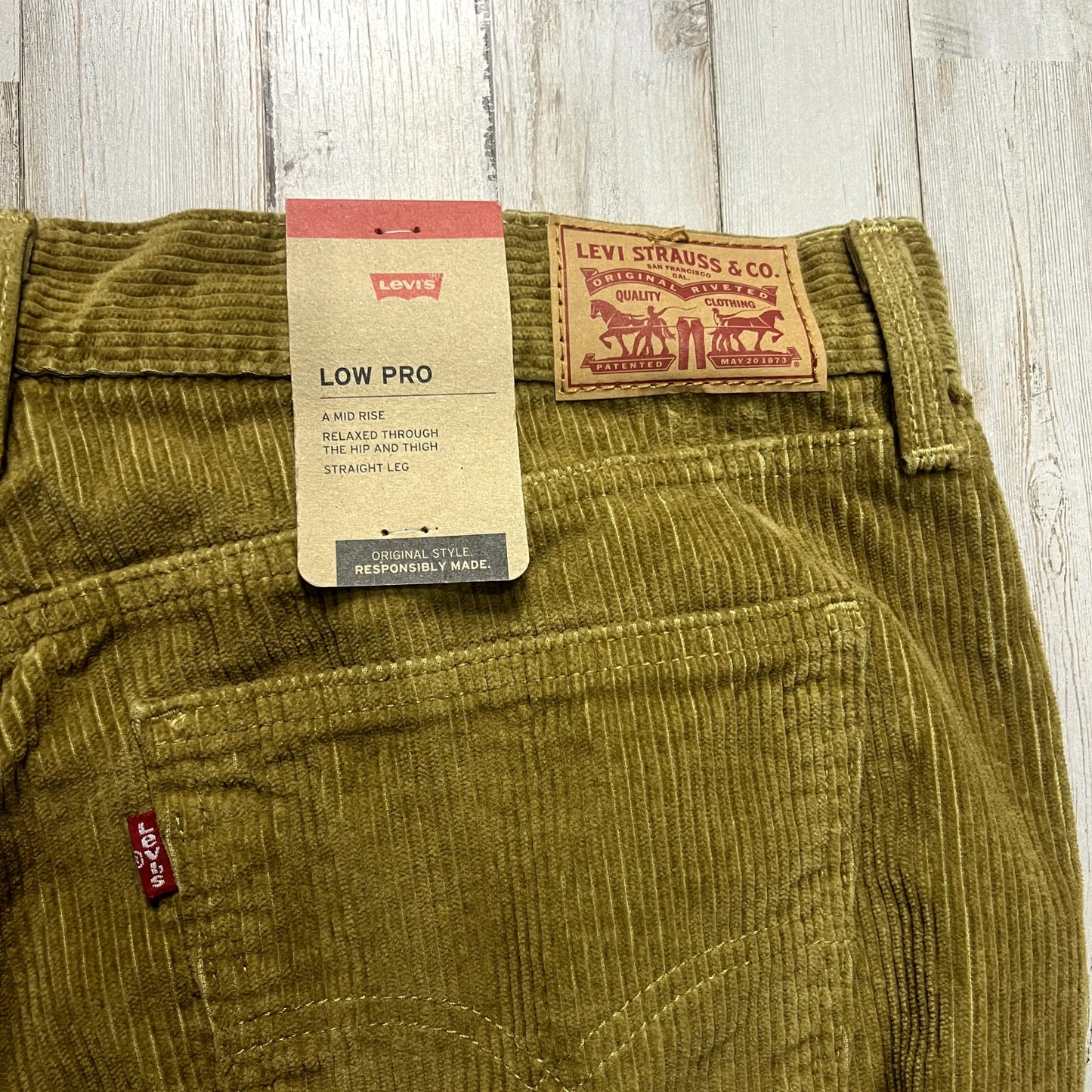 NWT Levi's Men's Corduroy Pants 32x30 Tan Mid Rise Straight Leg