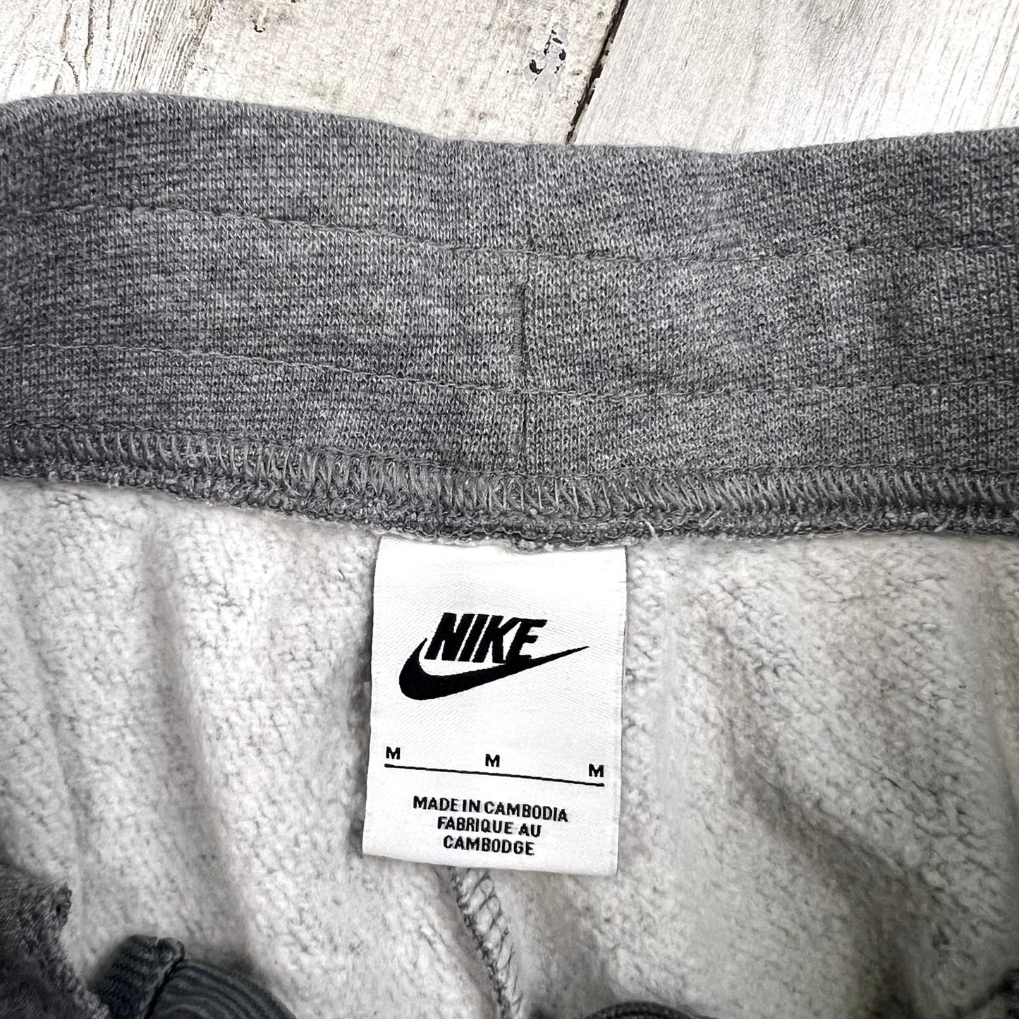 Nike Youth Club Size Medium Gray Fleece Joggers