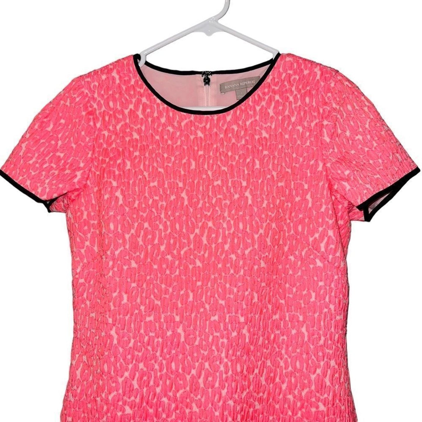 Banana Republic Dress Women's Size 4 Neon Pink Textured Sheath Knee Length
