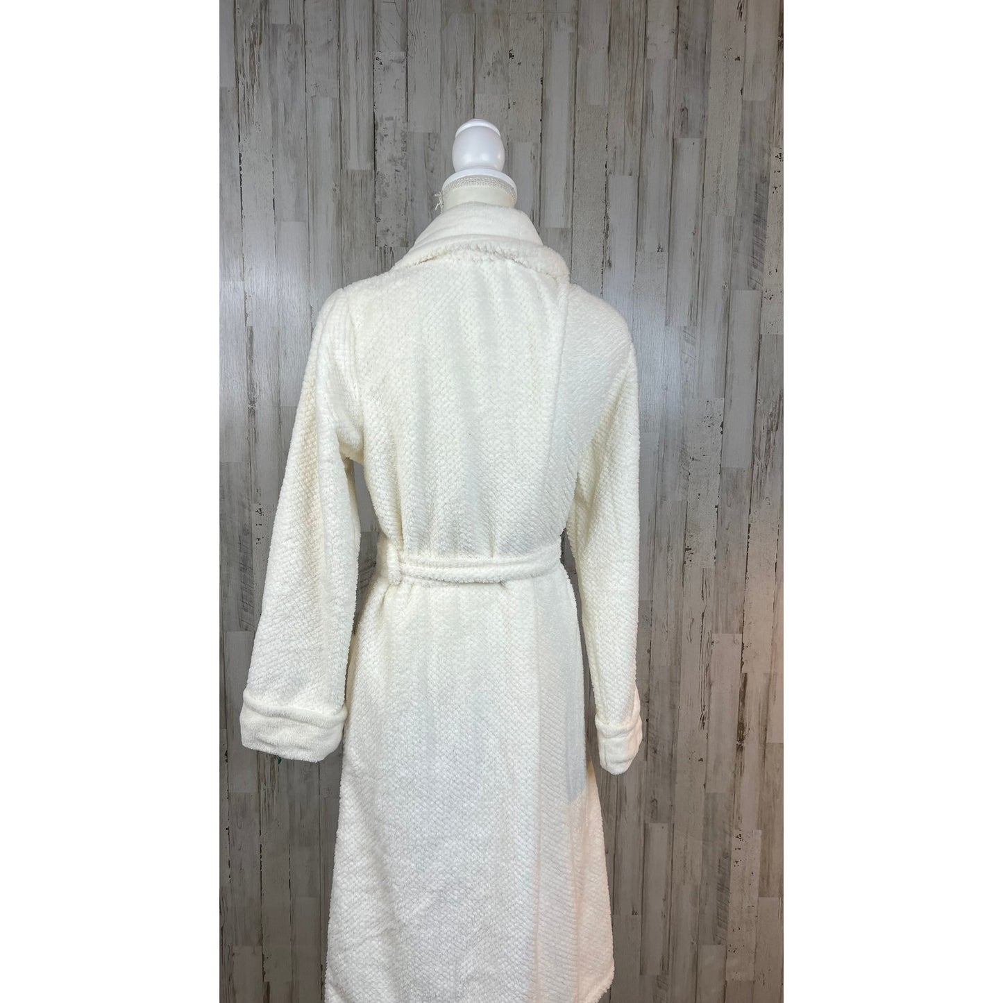 ULTA Women's S/M Fluffy White Bathrobe Tie Wrap Shawl Collar Soft Pockets