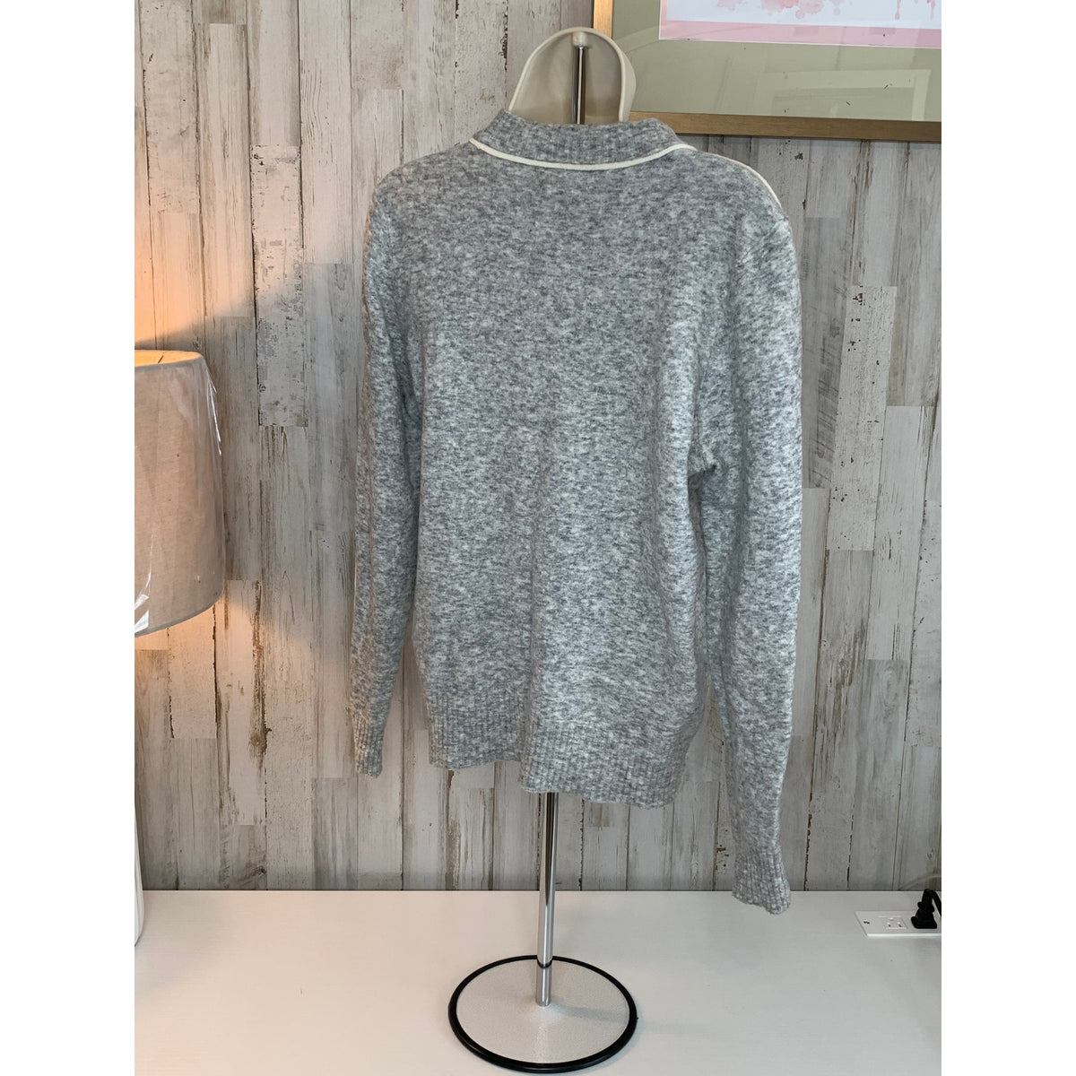 Athleta Sweater Womens Medium Gray Crew Neck Pullover White Trim