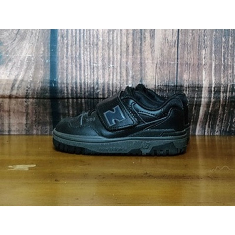 New Balance 550 Boys Triple Black Hook& Loop Strap Size 8
