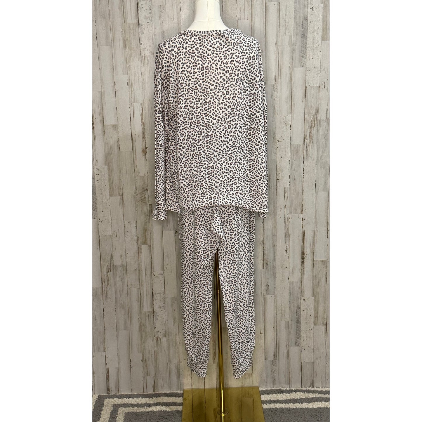 Victoria's Secret Women's XL Leopard Print Pajama Set Long Sleeve