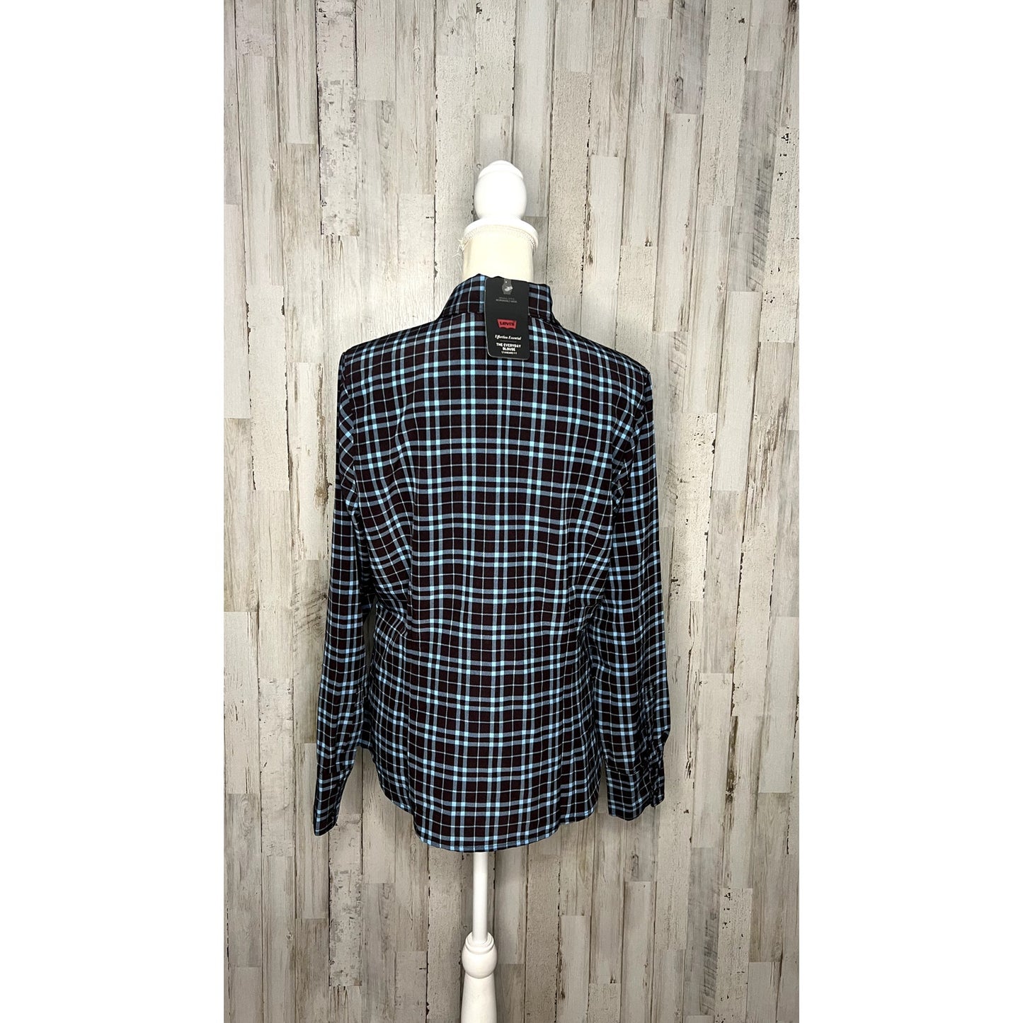 NWT Levi's Women's Plaid Collared Blouse Size Medium Long Sleeve Casual