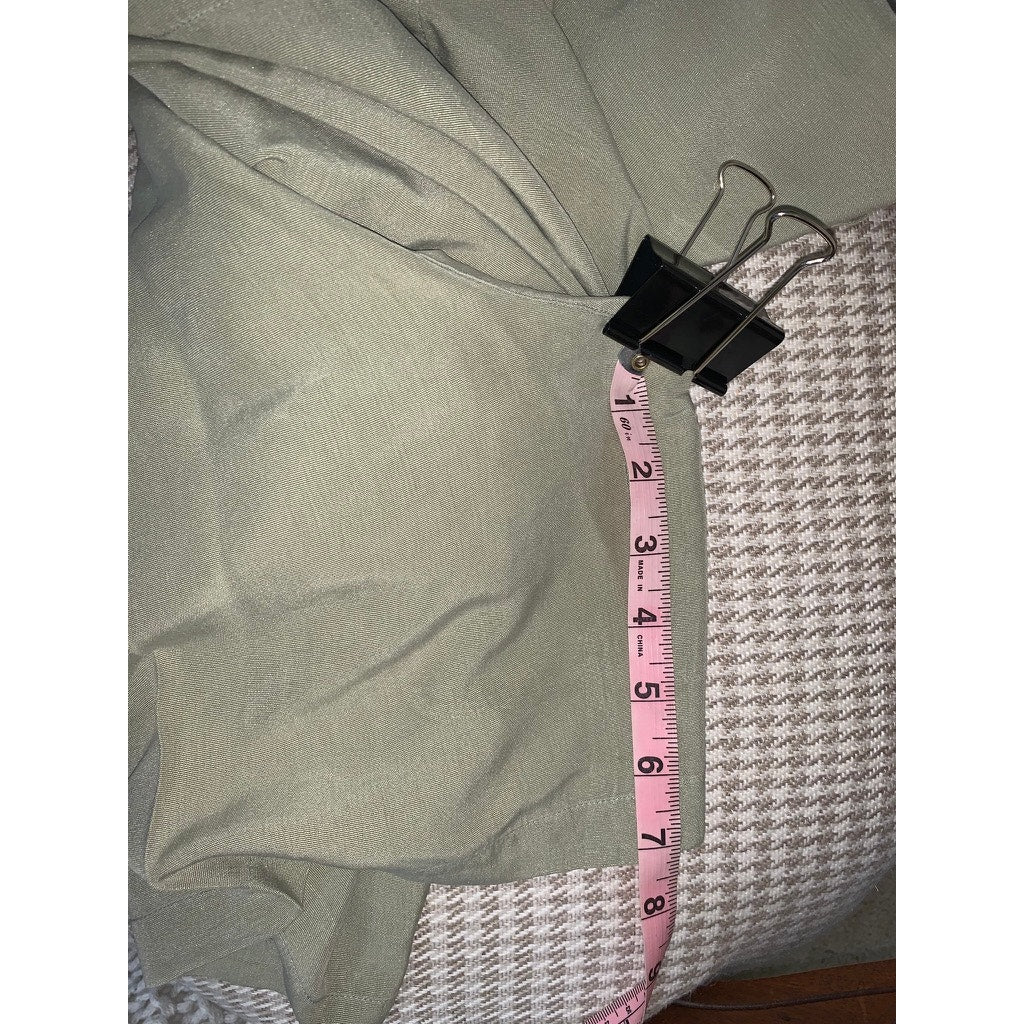 Tommy Bahama Women's Cargo Shorts Green Size 16 Solid Silk Casual