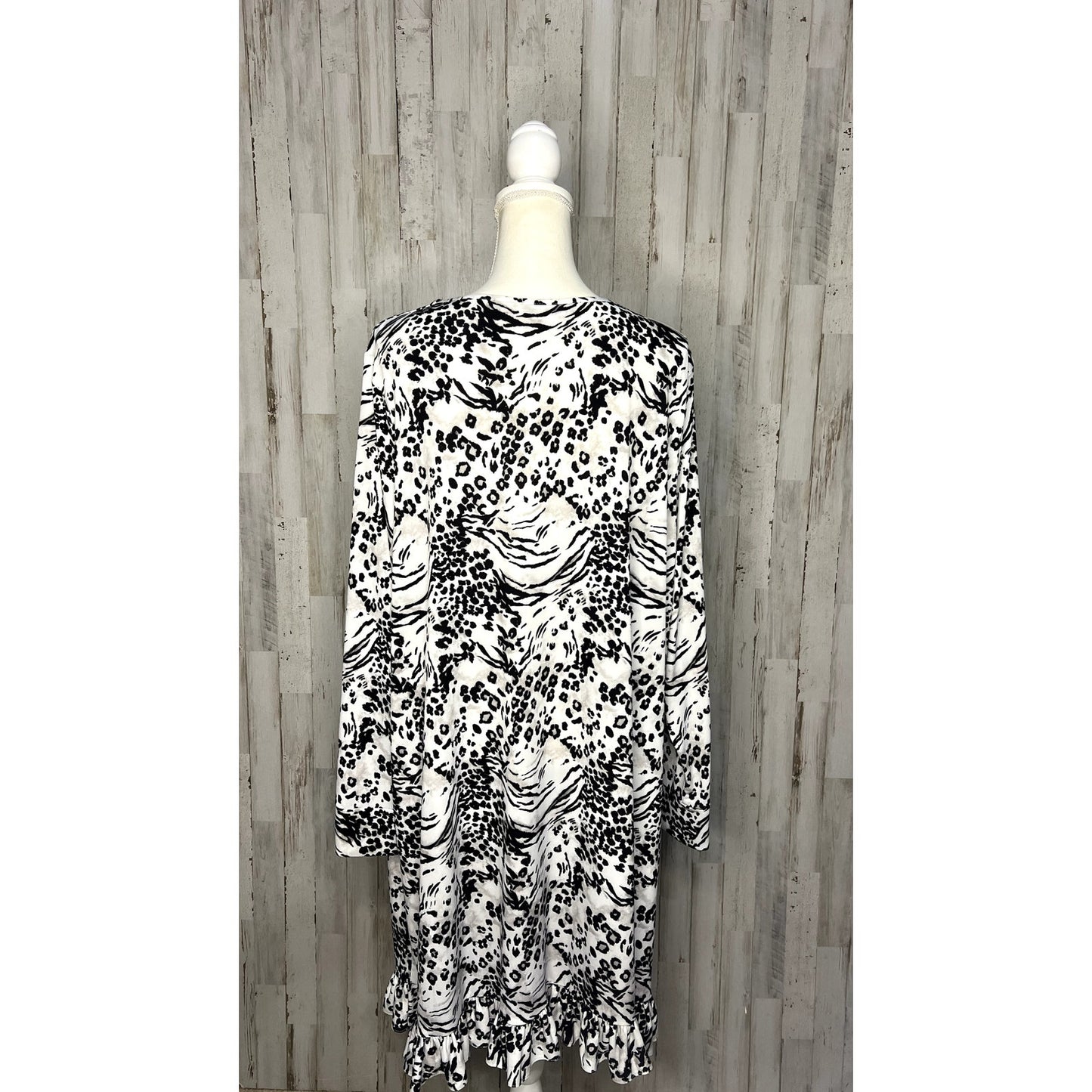 ASOS DESIGN Women's Size 16 Black Animal Print Long Sleeve Button Front Dress