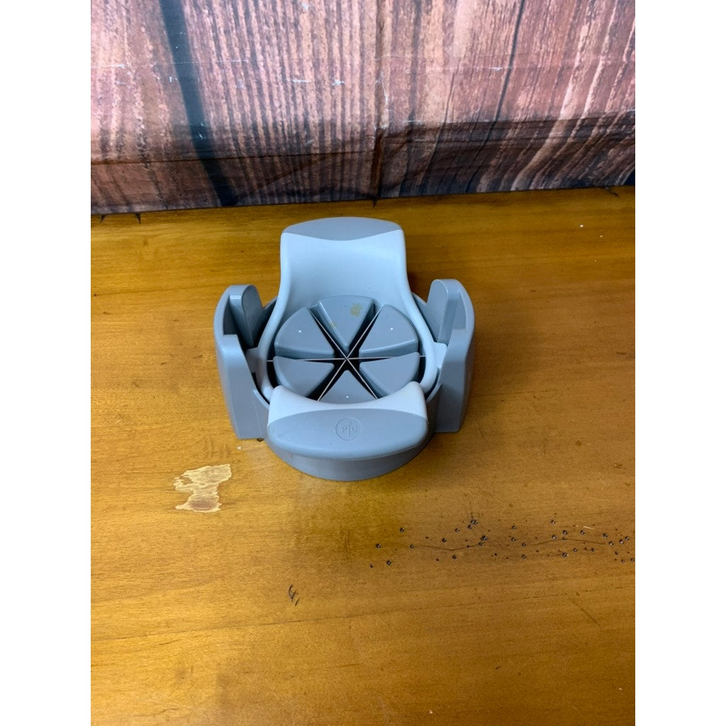 Pampered Chef Veggie Wedger Gray 6-Wedge Fruit & Vegetable