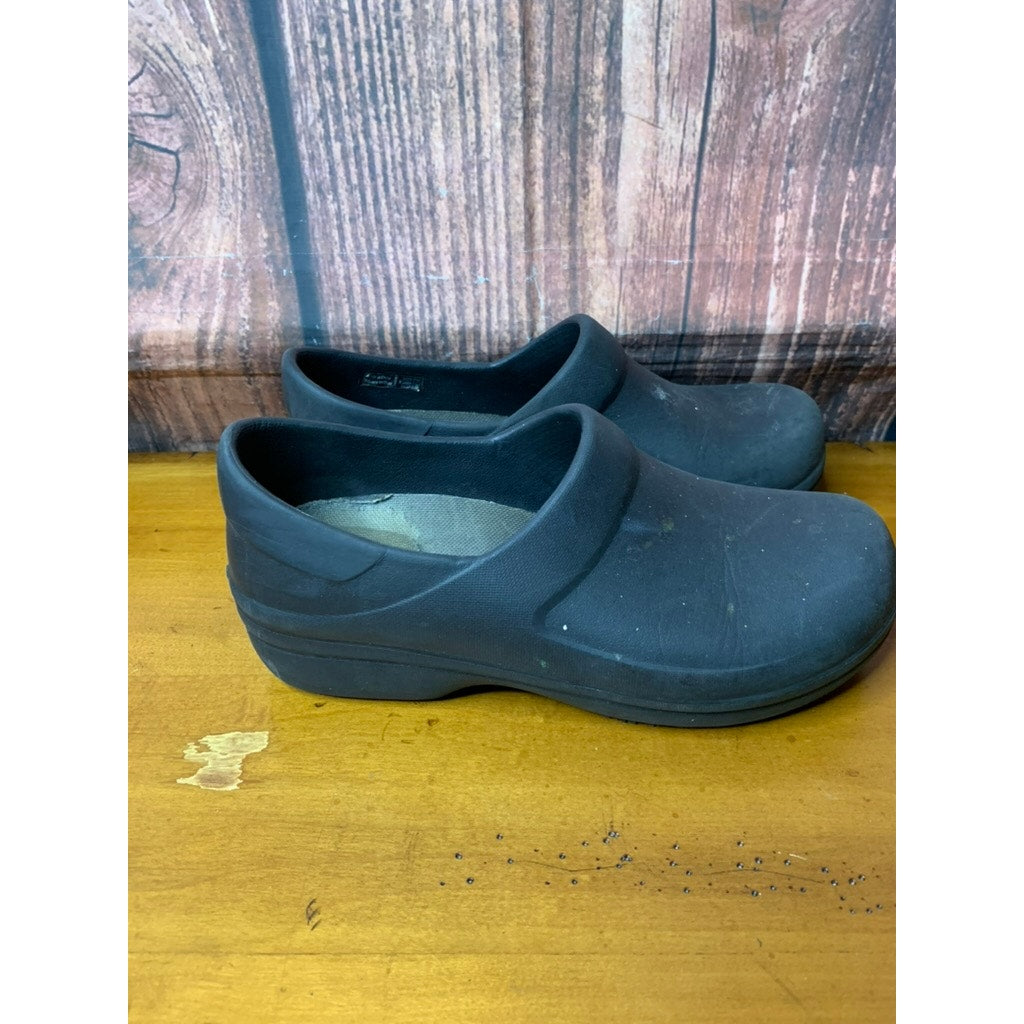 Crocs Women's Slip Resistant Work Clogs Black Size 6