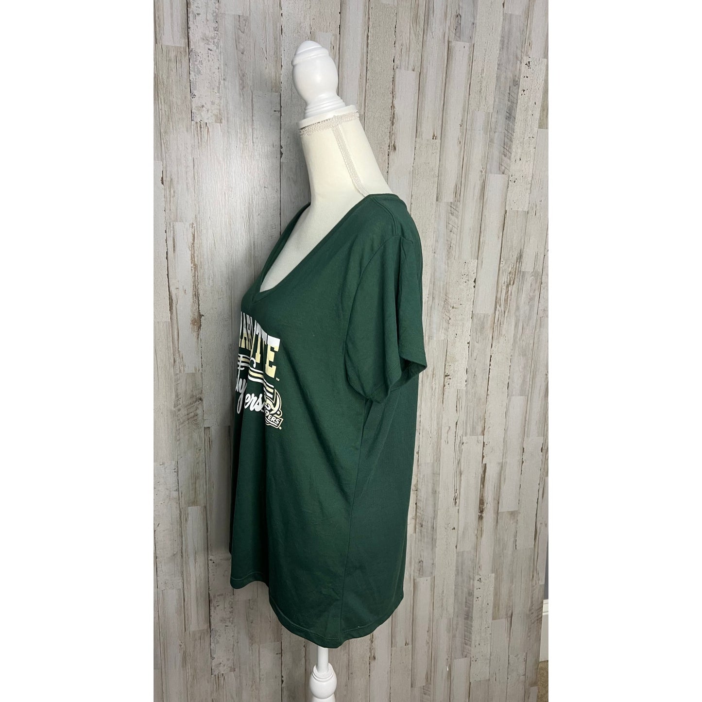 UNC Charlotte 49ers Women's V-Neck Green T-Shirt Size XXL Casual