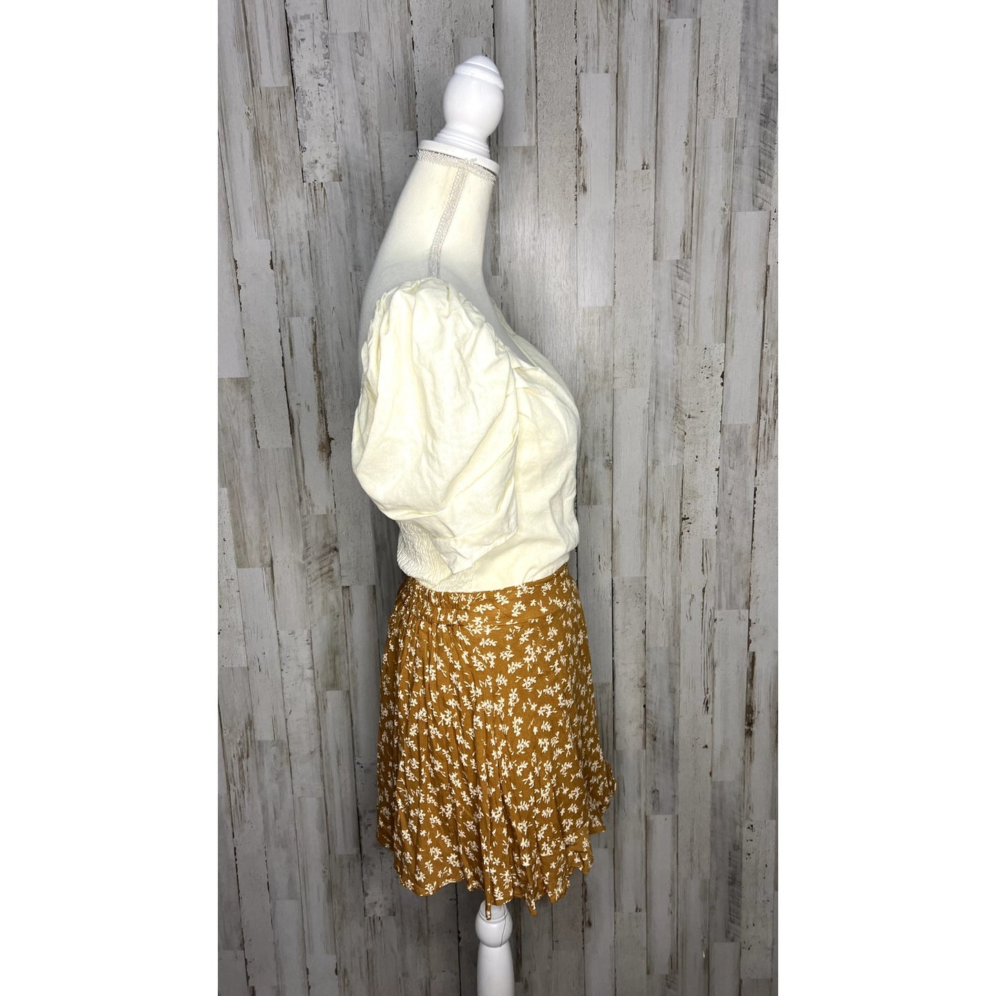 Vestique Women's Yellow Floral Ruffle Wrap Skort Size Small Summer Casual