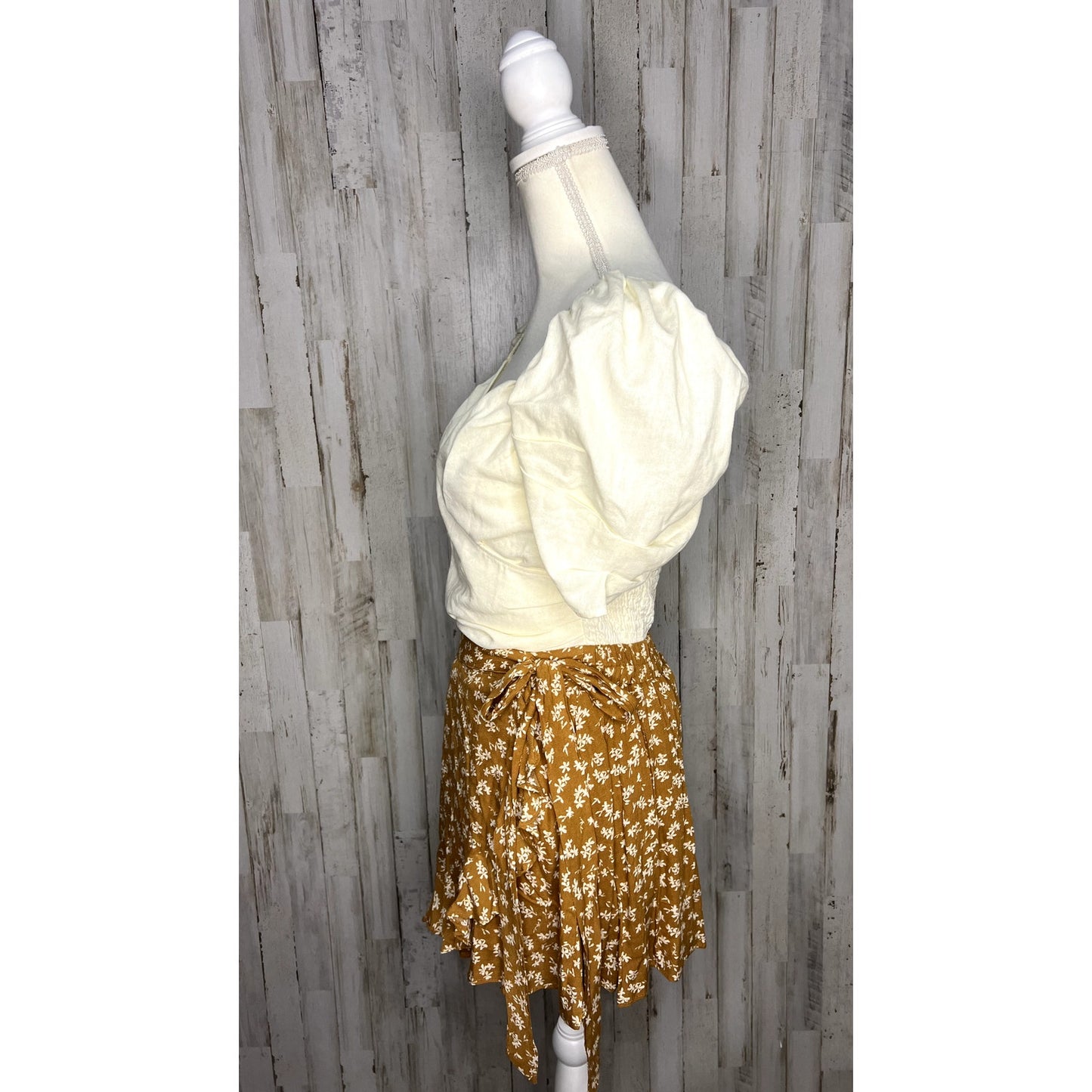 Vestique Women's Yellow Floral Ruffle Wrap Skort Size Small Summer Casual