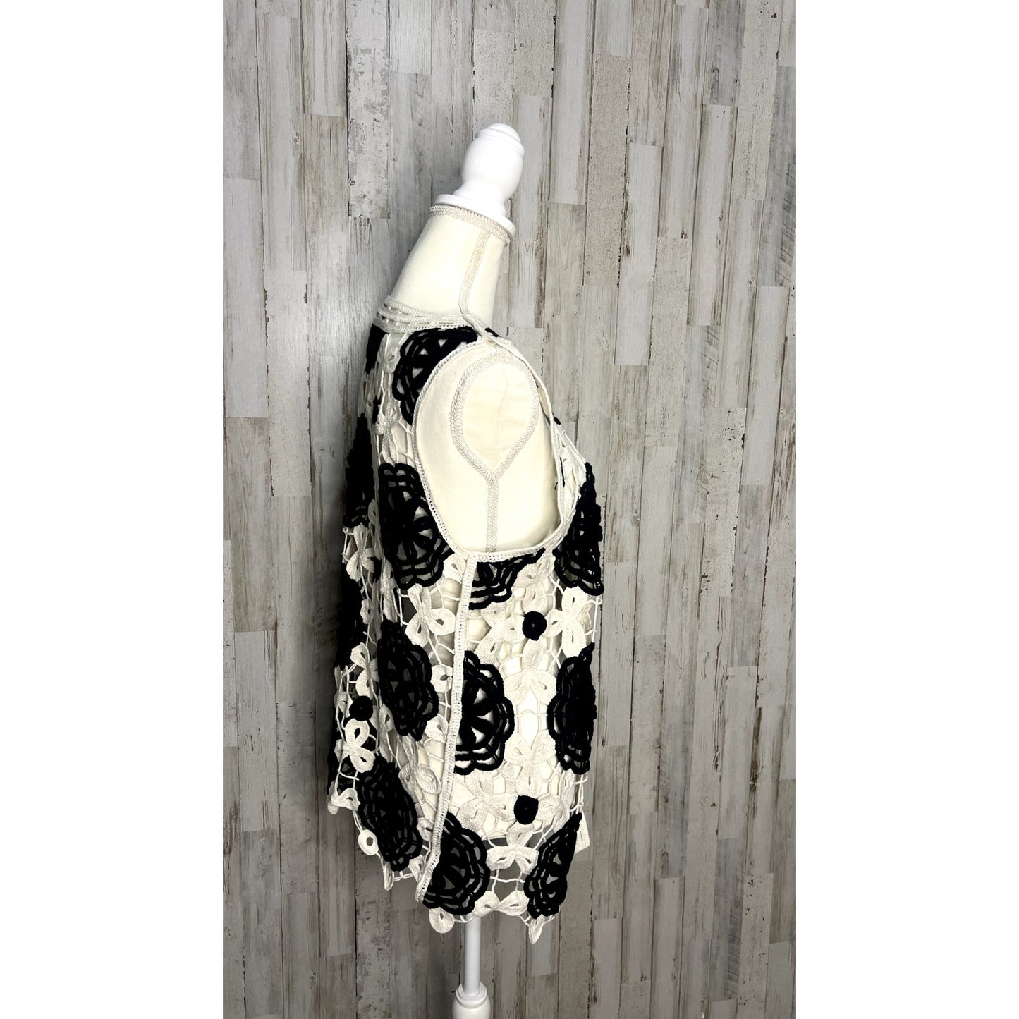 NWT House Of Harlow 1960 Women's Ivory Floral Crochet Open Front Vest - One Size