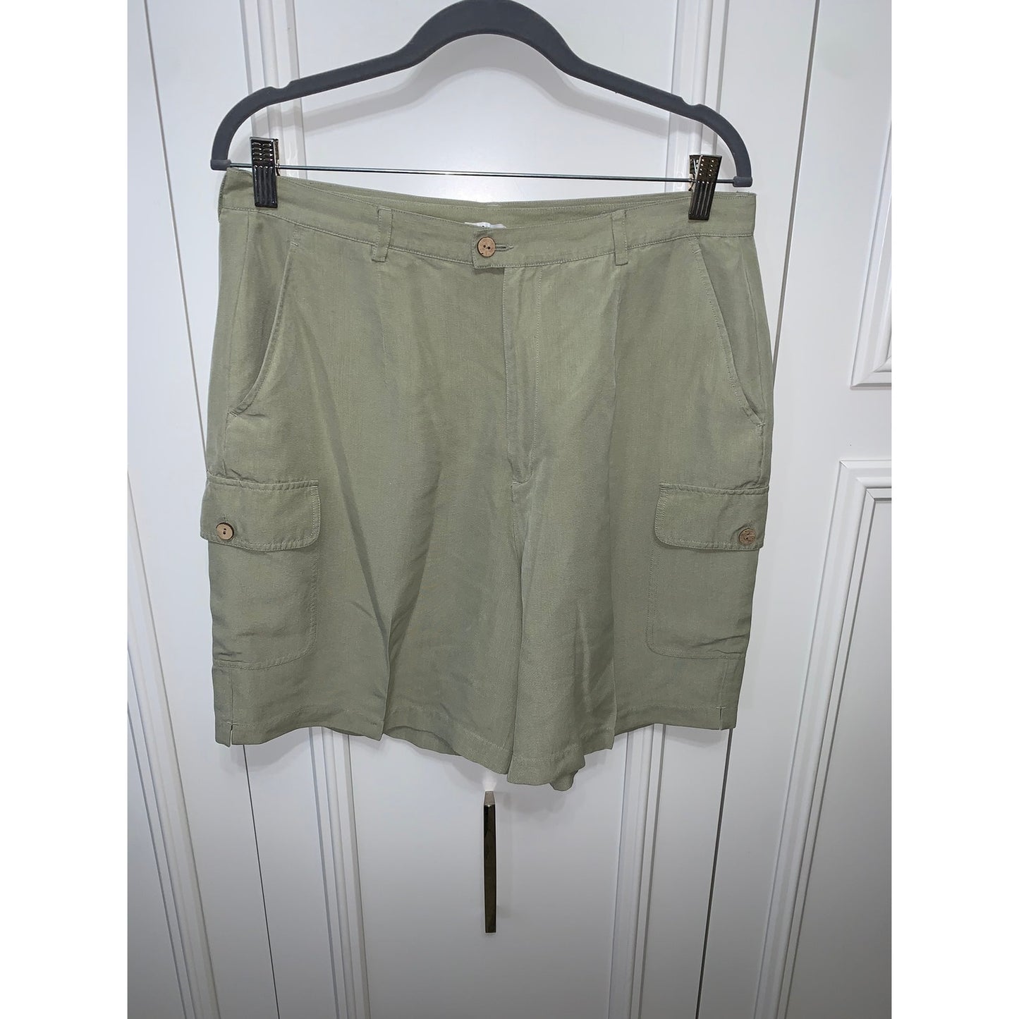 Tommy Bahama Women's Cargo Shorts Green Size 16 Solid Silk Casual