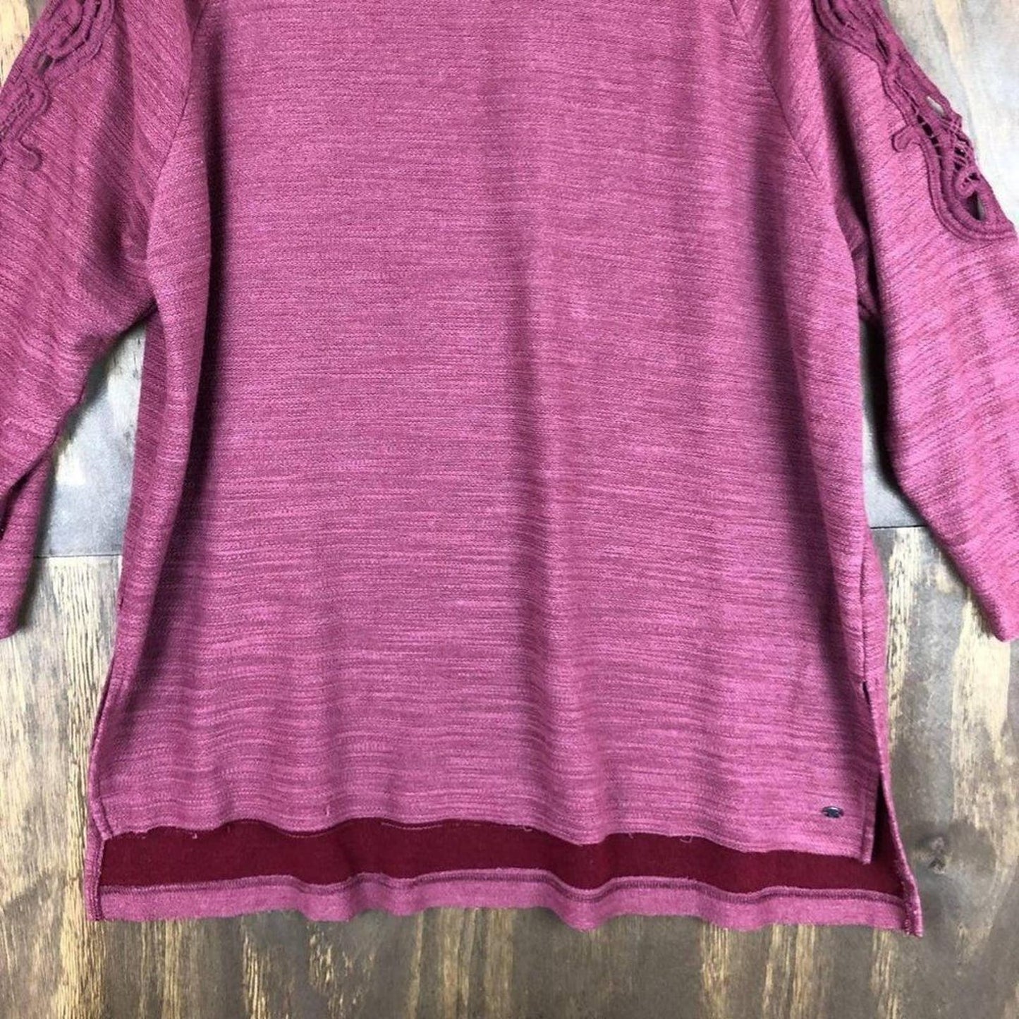 American Eagle Women's Small Red Knit Blouse with Cold Shoulder & 3/4 Sleeves