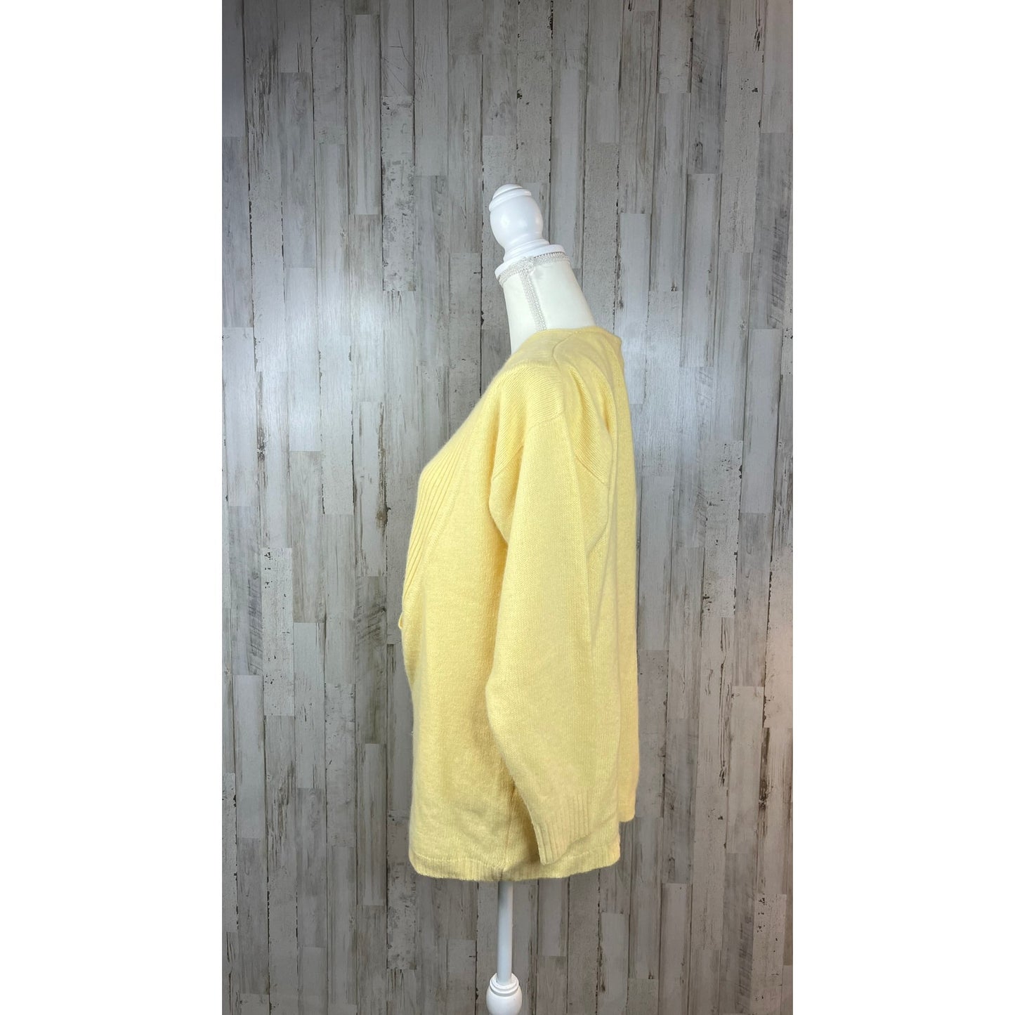 Vintage Linda Allard Ellen Tracy Women's Med. Yellow Wool Blend V-Neck Sweater