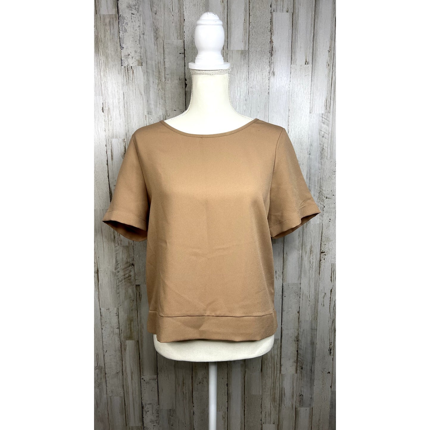 NWT Buckle Women's Taupe Short Sleeve Crew Neck Open-Back Top Size Small Casual