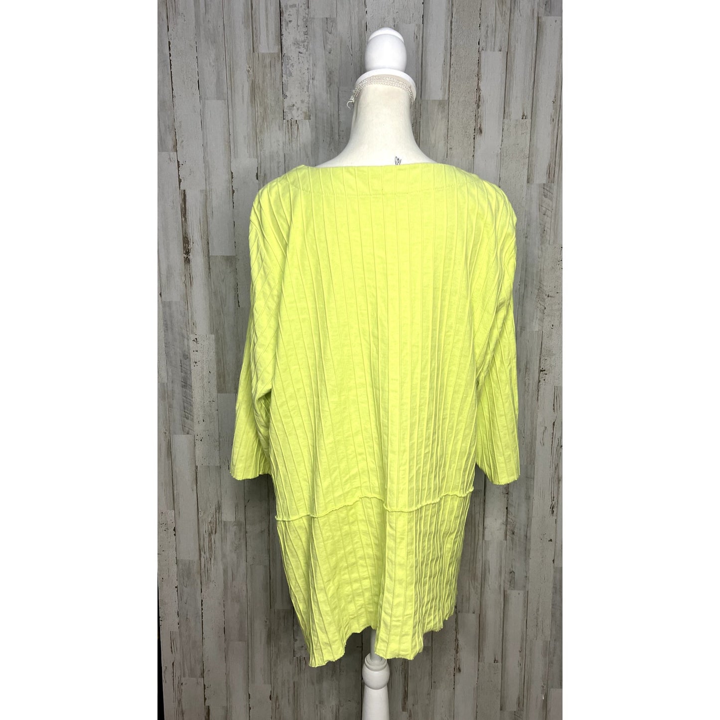 Lulu B Women's Size 1X Lime Green 3/4 Sleeve Tunic Blouse