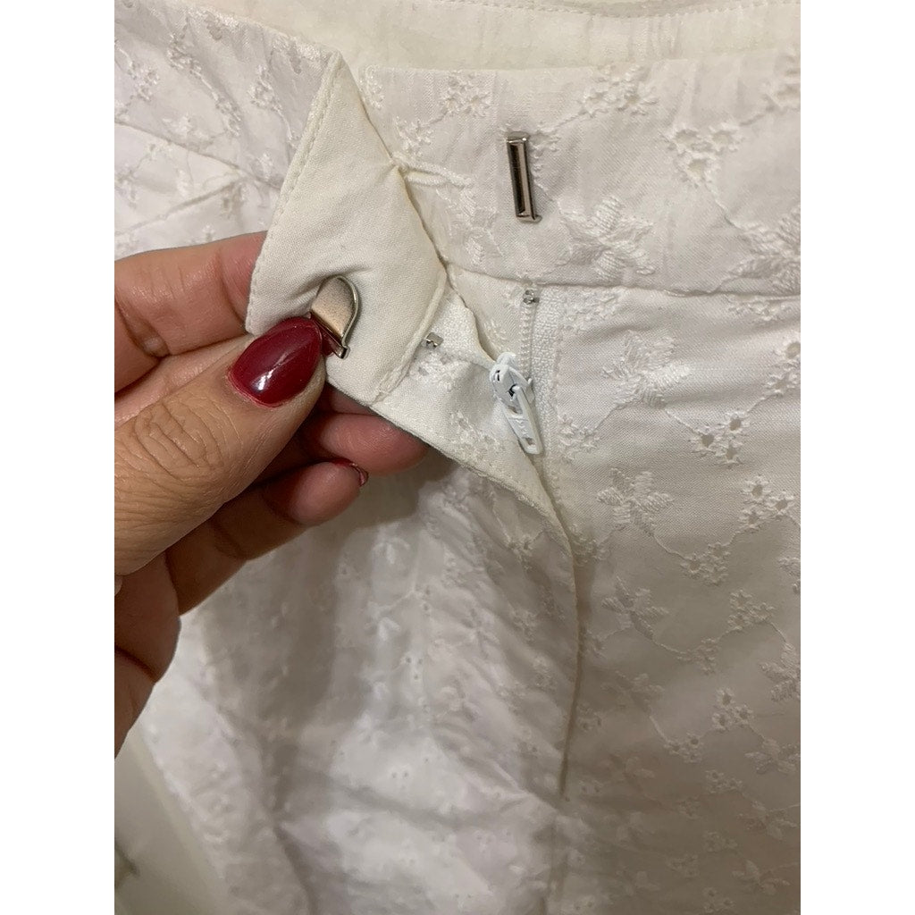 Liz Claiborne Lizsport Women's Size 10 White Cropped Embroidered Floral Pants