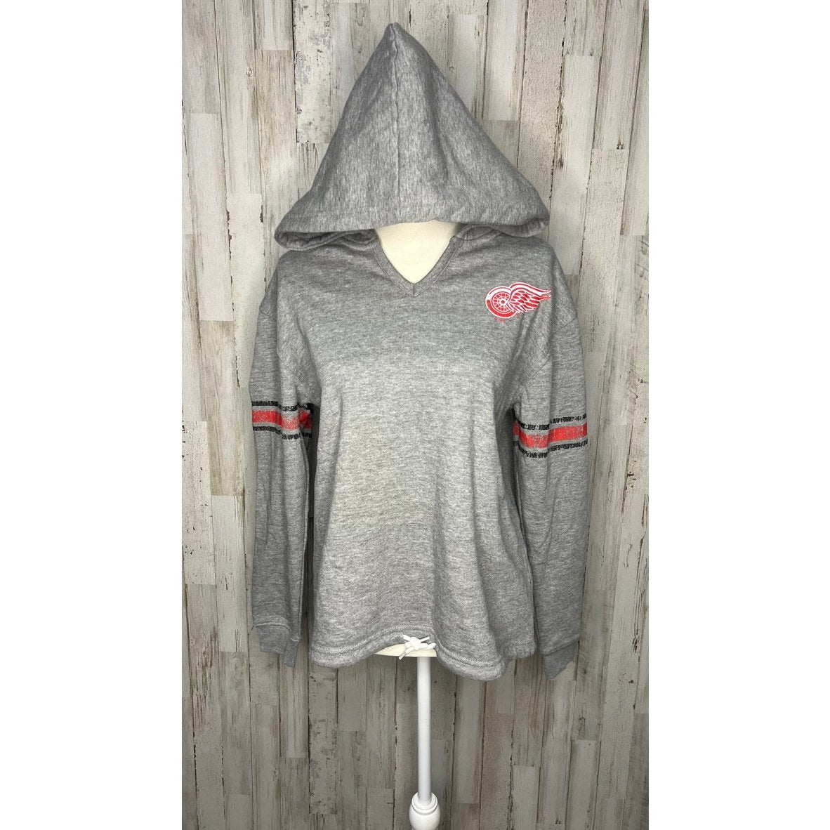 NWT NHL Detroit Red Wings Women's Medium Gray V-Neck Pullover Hoodie Jacket