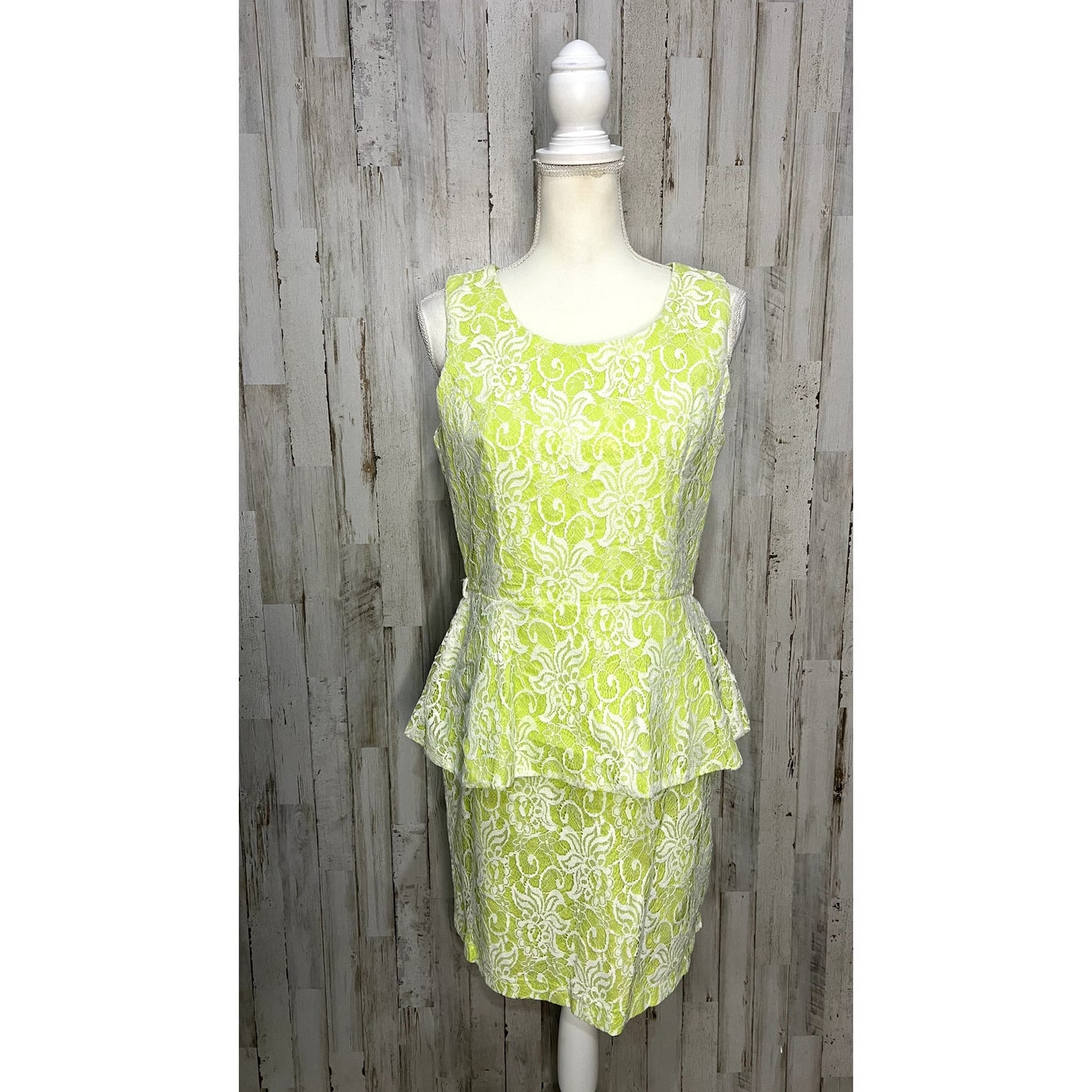 Romeo & Juliet Couture Women's Floral Peplum Dress Yellow Size Medium