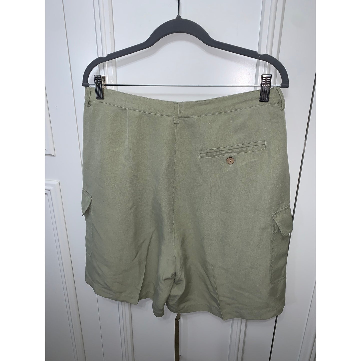 Tommy Bahama Women's Cargo Shorts Green Size 16 Solid Silk Casual
