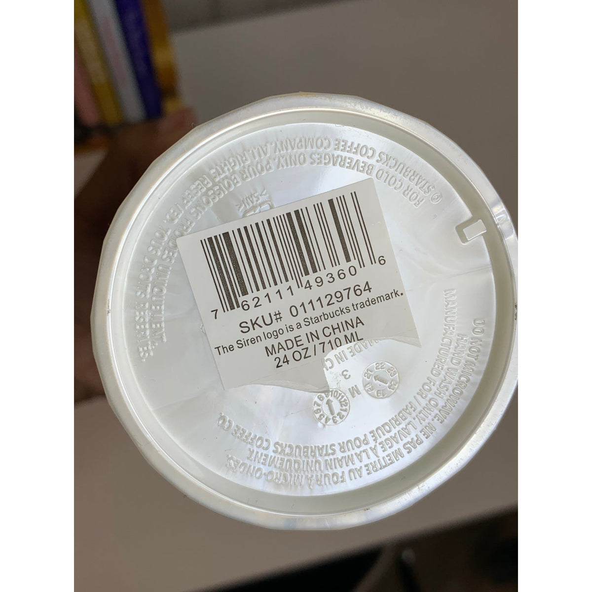 Starbucks Cold Cup Tumbler White Faceted Dome Lid w/ Straw 24 oz