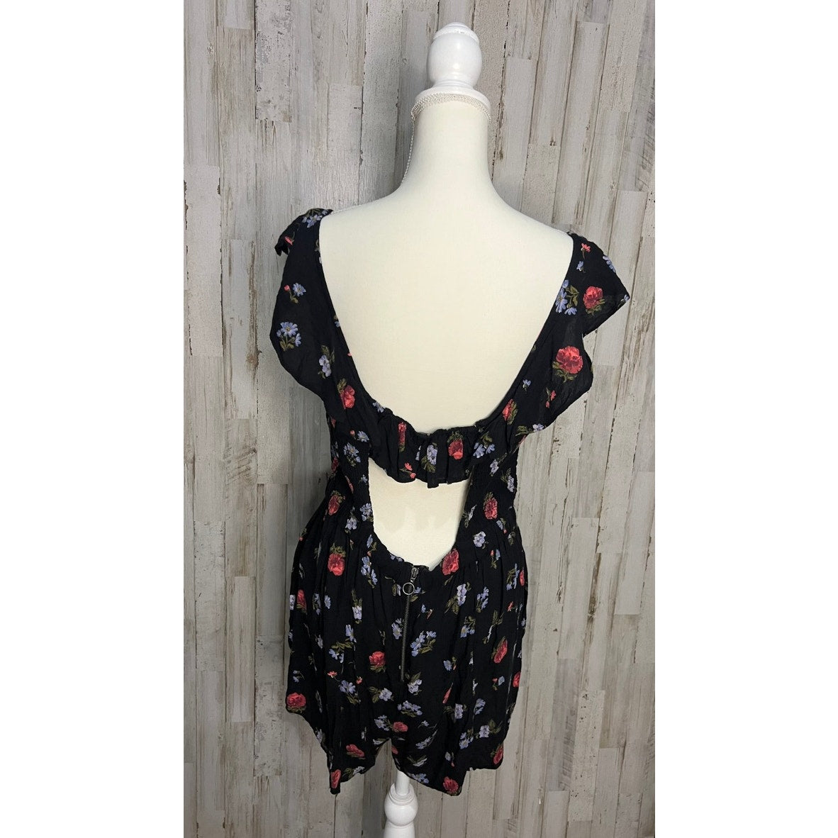 American Eagle Women's Large Black Floral Sleeveless Romper Casual