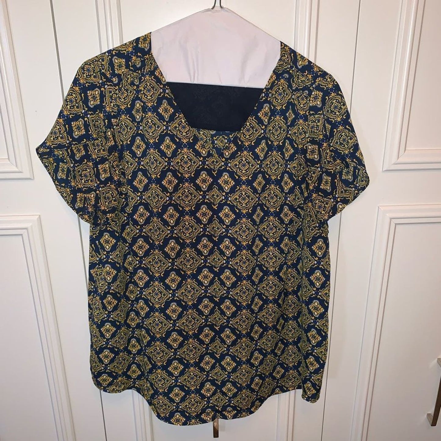 41 Hawthorne Franscene Navy/gold print Tulip Sleeve Blouse 1X