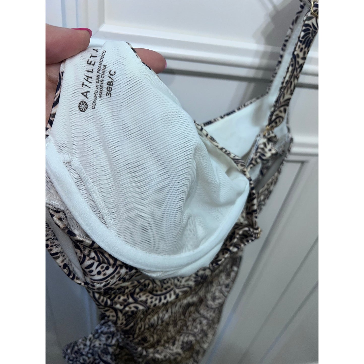 Athleta Women's Black & White Tankini Swim Top Size 36 B Adjustable Straps