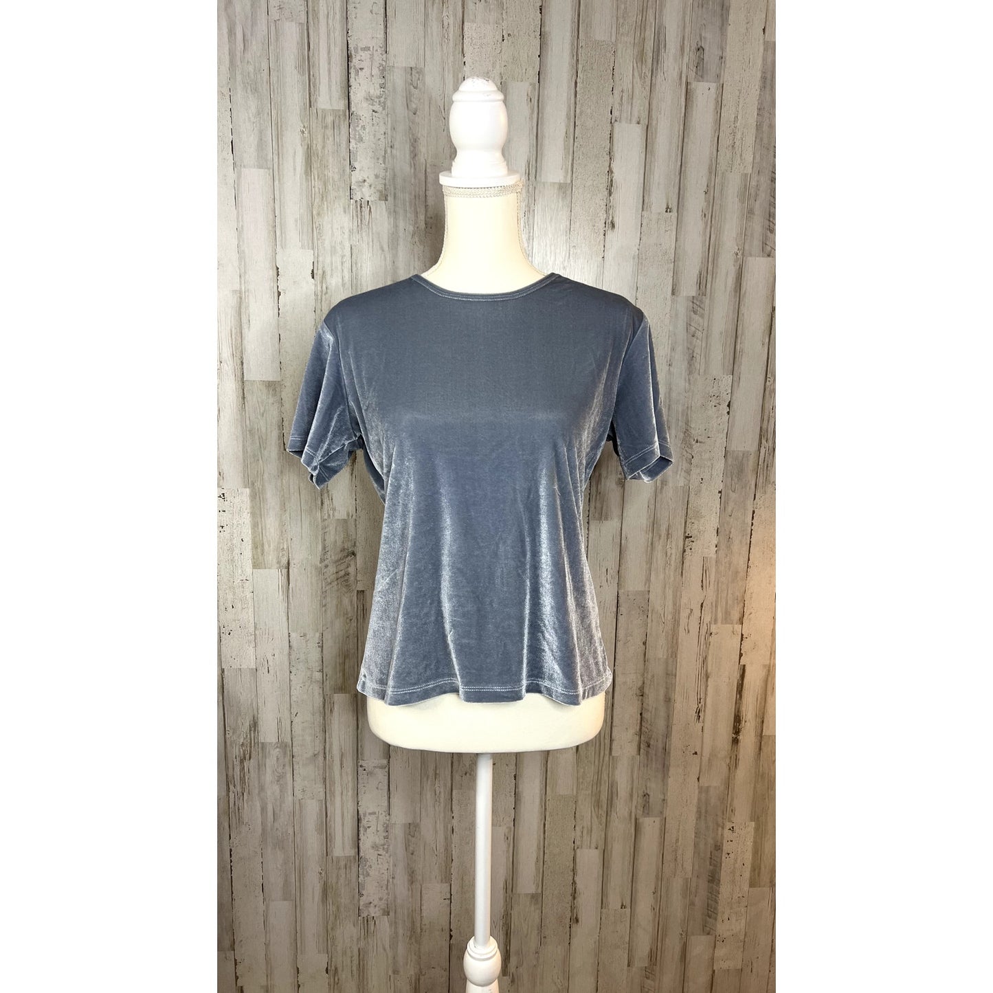 Vintage Gemilli Women's Large Blue Velvet Short Sleeve Top