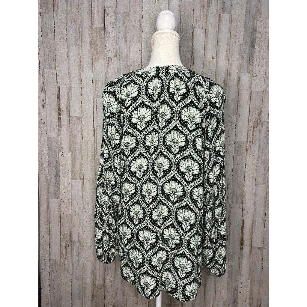 White House Black Market Women's Medium Green Geometric V-Neck Blouse