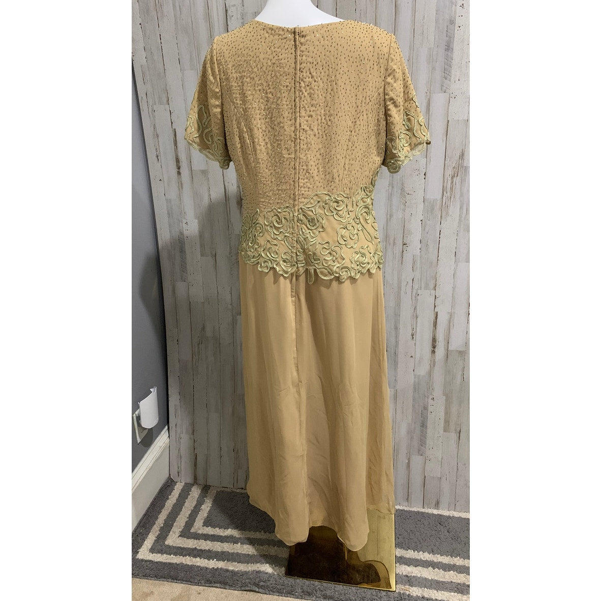 Forever Yours Dress Size 8 Gold Beaded Lace Overlay Formal